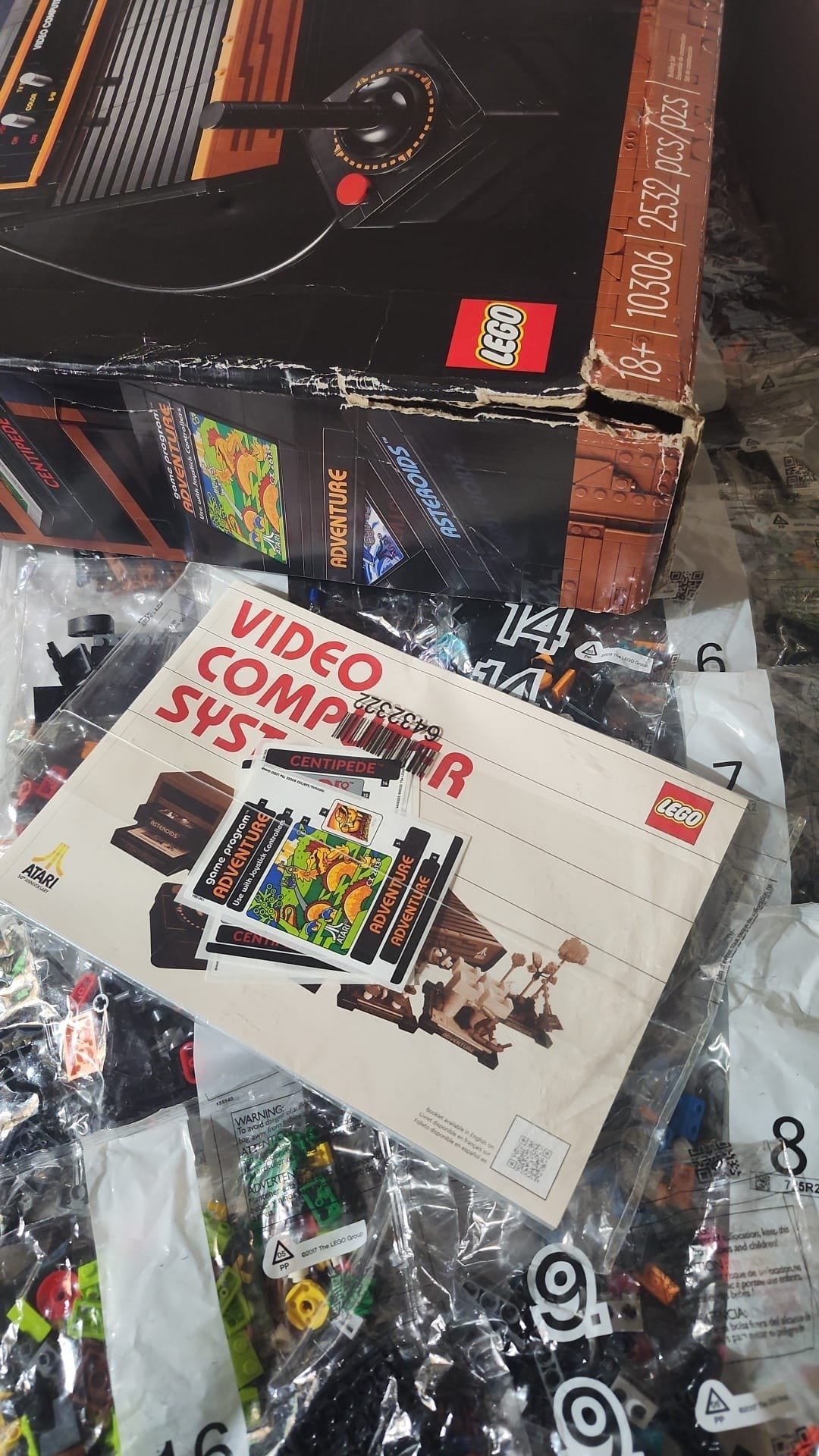 LEGO 10306 Atari® 2600 set pays tribute to one of the most legendary video game consoles of all time, making it a must-have for nostalgic gamers and collectors. Open the console to reveal a secret 1980s living room vignette complete with a retro TV, posters, and stereo—perfect for fans of vintage nostalgia.